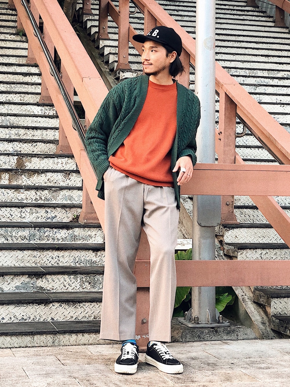「春コーデ、green label relaxing、大人カジュアル、圈入、圈入準、Chainloop」｜「BROOKS BROTHERSのウール/ナイロン B.B. ベースボール キャップ（キャップ、ブラック系）」を使った、林育準🇹🇼さん（メンズ・180cm）の冬コーディネートの1枚目の写真