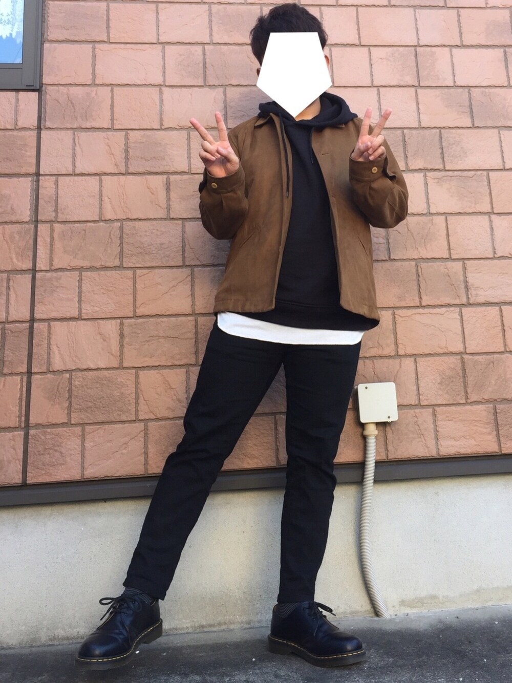 「wearhalloween2017、パーカー、黒、古着、プチプラ」｜「ELEMENT OF SIMPLE LIFEのアイテム（ジャケット/アウター、ブラウン系）」を使った、中野 勇太さん（メンズ・165cm）の秋コーディネートの1枚目の写真