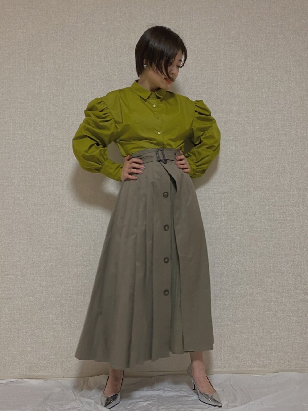 「ラブアンドピース2020、秋のコーデ、休日スタイル、低身長、秋服、秋のカフェオレコーデ、秋冬コーデ、秋のマイ旬スタイル」｜「AmeriのSOPHIA 2WAY TRENCH SKIRT（スカート、ブラウン系）」を使った、ぺいさん（レディース・156cm）の秋コーディネートの1枚目の写真
