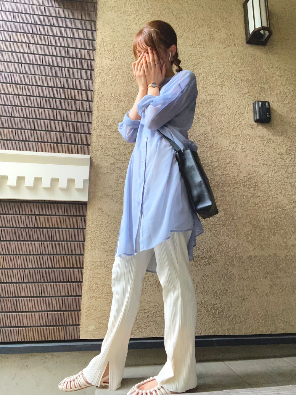 「ランチ、GU、プチプラ、休日スタイル、バンドカラーシャツ、シアーシャツ」｜「Ray BEAMSのアイテム（バッグ、ブラック系）」を使った、yuiさん（レディース・160cm）の夏コーディネートの1枚目の写真