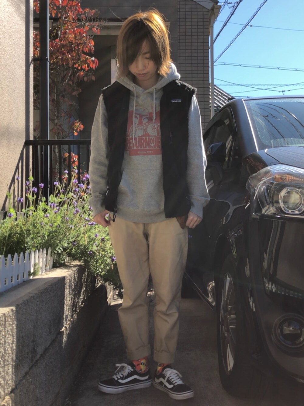 「ストリート服が好き、XLARGE、patagonia、パーカーベスト、チノパン」｜「XLARGEのBOBA FETT PULLOVER HOOD SWEAT / スター・ウォーズ（パーカー、グレー系）」を使った、okayuさん（レディース・153cm）の秋コーディネートの1枚目の写真