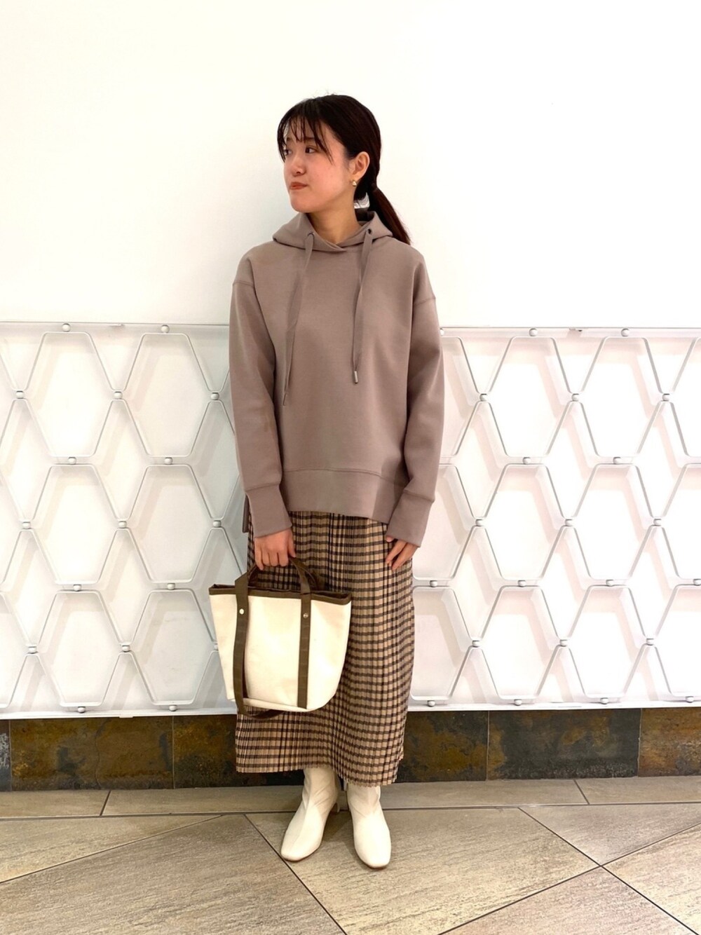 URBAN RESEARCH（アーバンリサーチ）の「ライトダンボールフーディー