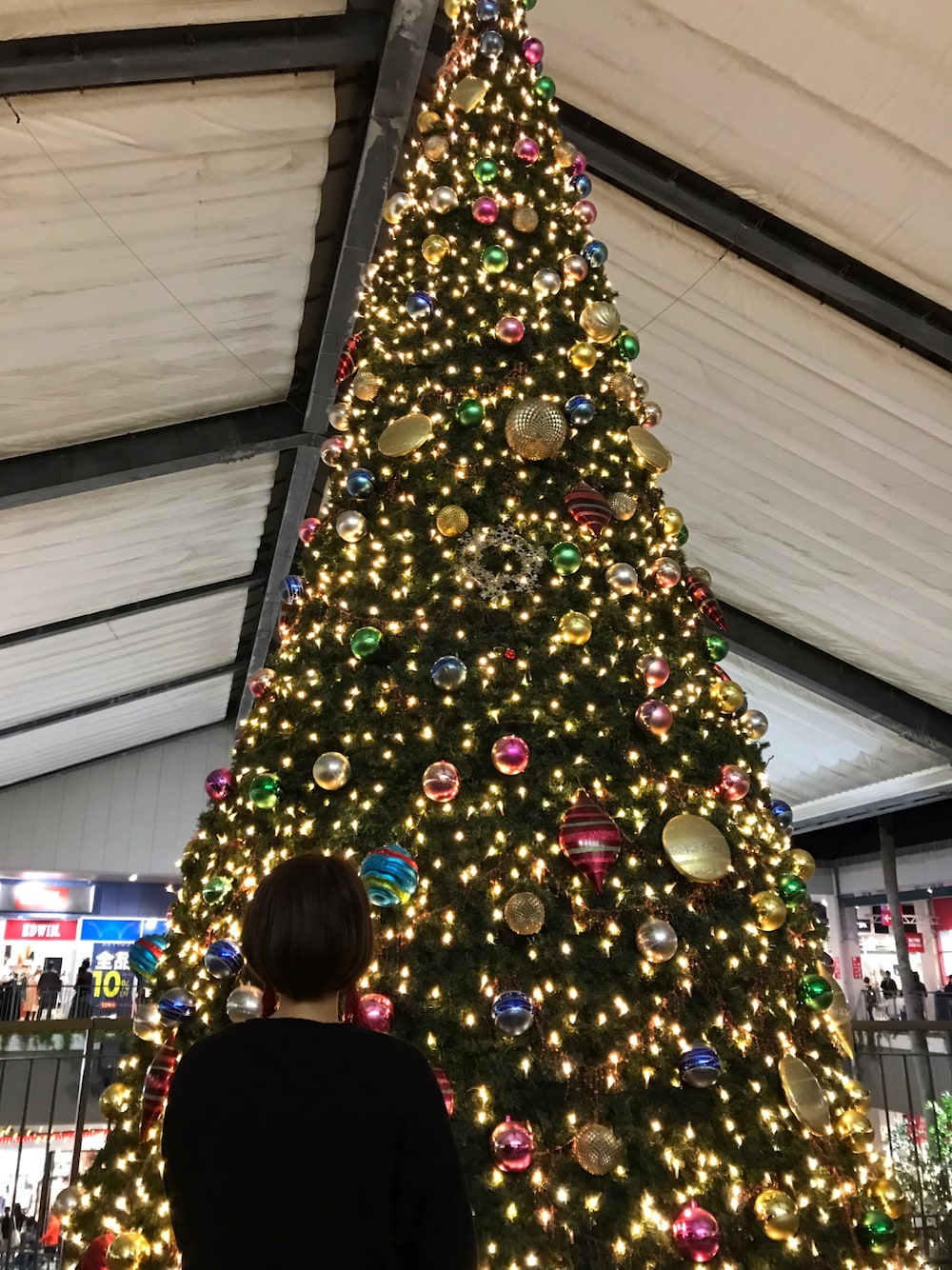 「きれいめカジュアル、冬、クリスマスコーデ、ironari、美容師、ママ」｜「VINTAGEのアイテム（ピアス（両耳用）、レッド系）」を使った、n.さん（レディース・151cm）の冬コーディネートの1枚目の写真