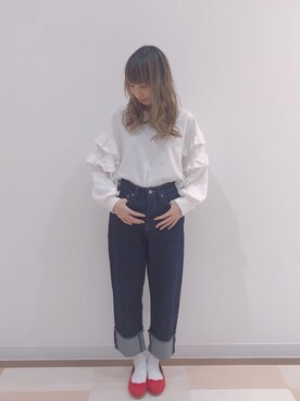 「earth music&ecology（アースミュージックアンドエコロジー）のダブルフリルスウェットプルオーバー（Tシャツ/カットソー、ホワイト系）」を使った、Reina...iさん（レディース・154cm）の春コーディネート