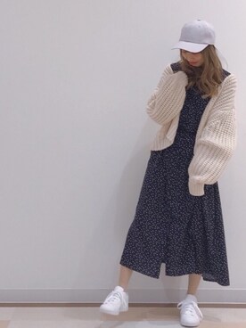 「earth music&ecology（アースミュージックアンドエコロジー）の・ざっくりニットカーディガン(ショート)（カーディガン/ボレロ、ホワイト系）」を使った、Reina...iさん（レディース・154cm）の春コーディネート