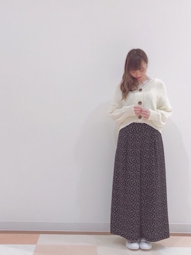 「earth music&ecology（アースミュージックアンドエコロジー）のテープヤーンショートニットカーディガン（カーディガン/ボレロ、ホワイト系）」を使った、Reina...iさん（レディース・154cm）の春コーディネート