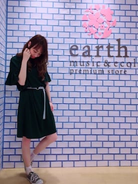 「earth music&ecology（アースミュージックアンドエコロジー）の・フレアスリーブカットワンピース（ワンピース、グリーン系）」を使った、Reina...iさん（レディース・154cm）の夏コーディネート