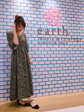 「earth music&ecology（アースミュージックアンドエコロジー）の・エスニック花柄プリントワンピース（ワンピース、グリーン系）」を使った、Reina...iさん（レディース・154cm）の夏コーディネート