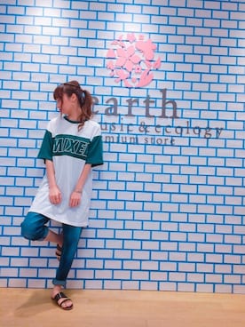 「NiCORON（ニコロン）のバイカラーロゴチュニック（Tシャツ/カットソー、グリーン系）」を使った、Reina...iさん（レディース・154cm）の夏コーディネート