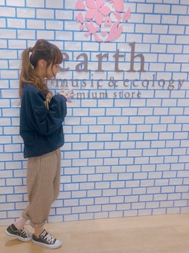 「earth music&ecology（アースミュージックアンドエコロジー）の・裏毛ワイドプルオーバー(カレッジ) ●（Tシャツ/カットソー、ブルー系）」を使った、Reina...iさん（レディース・154cm）の秋コーディネート