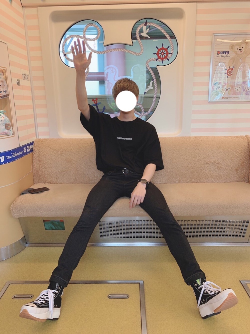 「ディズニー、まっくろコーデ」｜「Adoon plainの【kutir black】モノクロフェイスＴシャツ　コラボアイテム（Tシャツ/カットソー、ブラック系）」を使った、m_rさん（メンズ・178cm）の夏コーディネートの1枚目の写真