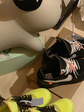 「off white（オフホワイト）のアイテム（スニーカー、ブラック系）」を使った、だいさん（メンズ・171cm）の冬コーディネート