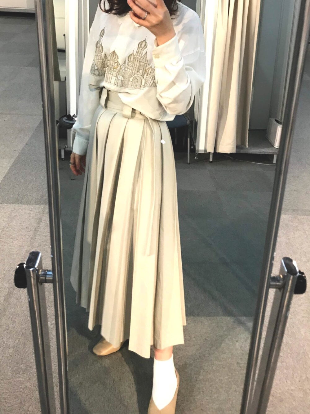 「foufou、foufouhafukuyasan、春コーデ、ootd、ワントーンコーデ、タックスカート、古着、ホワイトコーデ」｜「foufouのアイテム（スカート、ホワイト系）」を使った、38sayさん（レディース・160cm）の冬コーディネートの1枚目の写真
