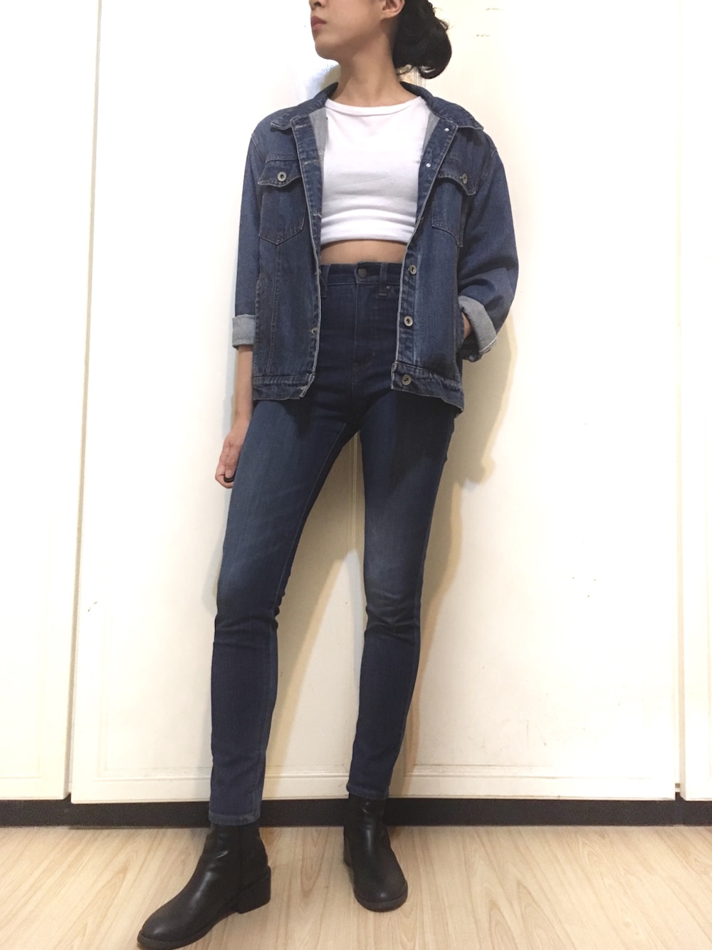 「UNIQLOのアイテム（デニムパンツ、ブルー系）」を使った、Ning さん（レディース・159cm）の夏コーディネートの1枚目の写真