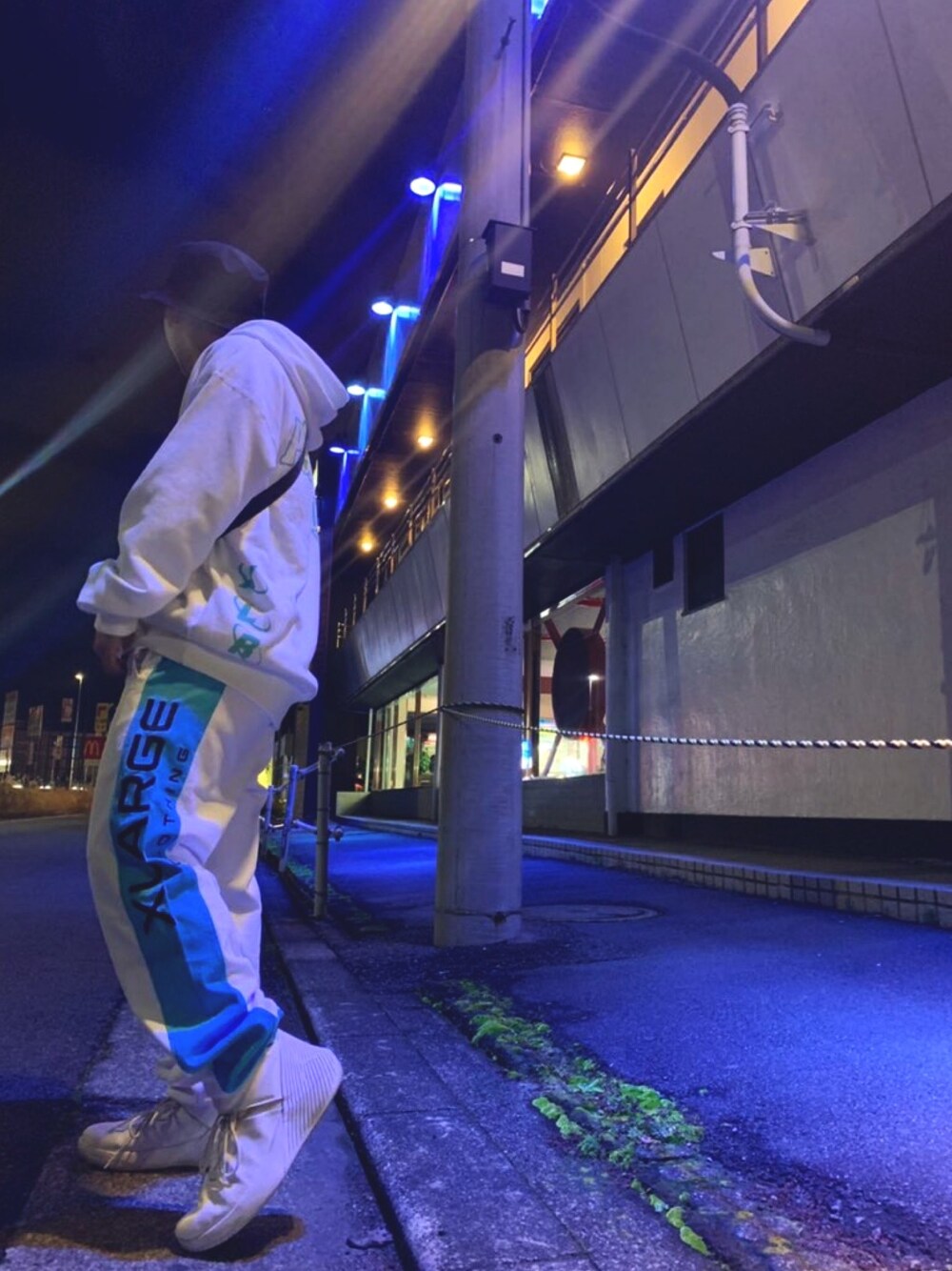 「XLARGE、ストリート、白、いいね、save、フォローお願いします🤑、おしゃれさんと繋がりたい、低身長、高校生」｜「KANGOLの【KANGOL】Washed Bucket/【カンゴール】ウォッシュド バケット ハット（ハット、ブラック系）」を使った、ブーぶさん（メンズ・159cm）の冬コーディネートの1枚目の写真