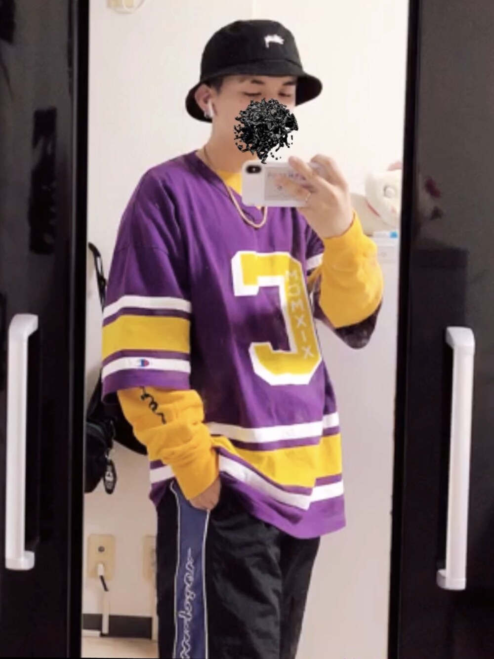 「おしゃれさんと繋がりたい、ストリートMIX、夏セールで買いました、スポーツミックス、ストリート、HIPHOP」｜「XLARGEの【XLARGE×Champion】PANELED FOOTBALL TEE（Tシャツ/カットソー、パープル系）」を使った、ブーぶさん（メンズ・159cm）の夏コーディネートの1枚目の写真
