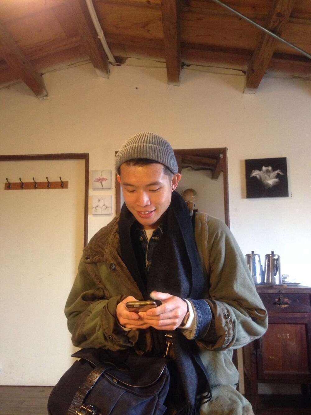 「FILSONのアイテム（ショルダーバッグ、ブルー系）」を使った、均伯さん（メンズ・171cm）の冬コーディネートの1枚目の写真