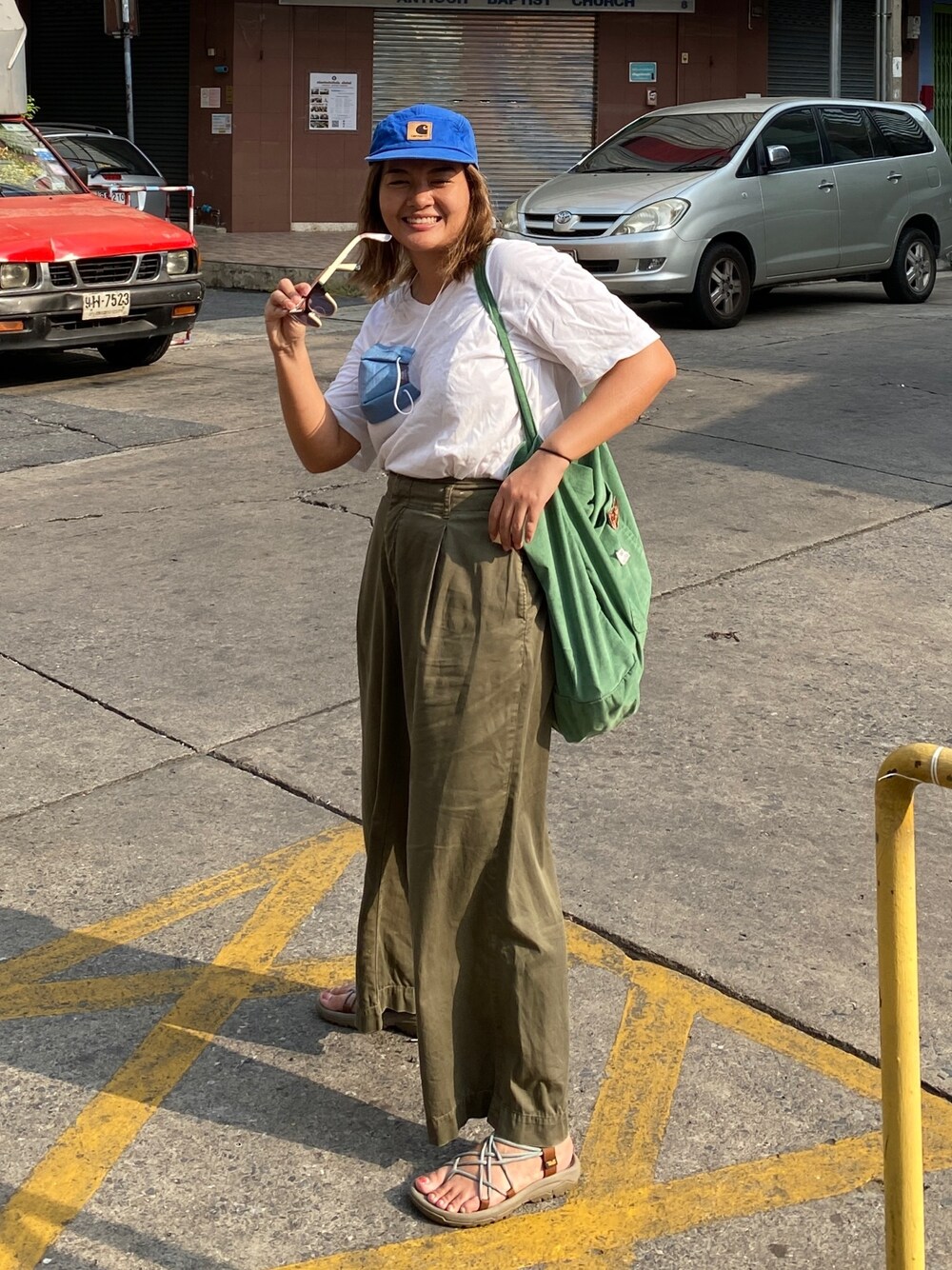 「dadstyle、casual、Casualwear、blue、green、colormatching」｜「UNIQLOのアイテム（スラックス、グリーン系）」を使った、Sunny  Lolaさん（レディース・162cm）の春コーディネートの1枚目の写真