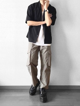 「GU（ジーユー）のアイテム（カーゴパンツ、グレー系）」を使った、Rinさん（メンズ・175cm・20代）の夏コーディネート