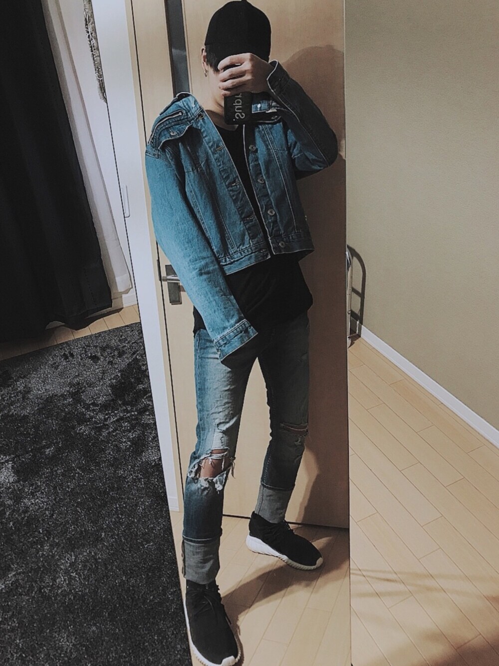 「デニム、デニムパンツ、デニムジャケット、デニムオンデニム、ストリート、FOREVER 21、H&M、リングキャップ」｜「FOREVER 21のアイテム（デニムジャケット、ブルー系）」を使った、YUSEIさん（メンズ・173cm）の夏コーディネートの1枚目の写真