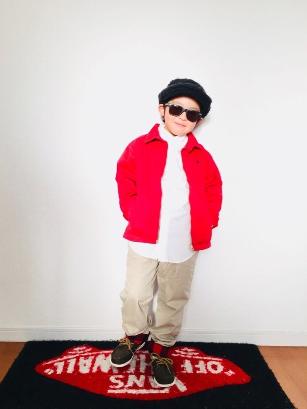 「ズブズブの関係、キッズコーデ、男の子、ハンチング、スウィングトップ、赤、チノパン、古着MIX、モカシン、kids」｜「RALPH LAURENのアイテム（カバーオール、レッド系）」を使った、リトさん（キッズ・110cm）の冬コーディネートの1枚目の写真