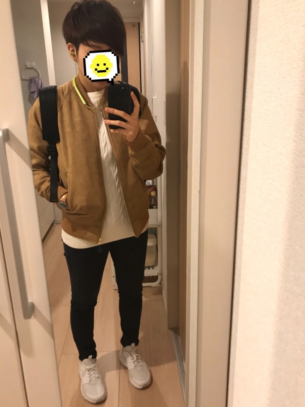 「秋コーデ、ブルゾン、ベージュ、シンプルコーデ、スニーカー」｜「NIKEのNIKE AIR HUARACHE RUN ULTRA（スニーカー、ホワイト系）」を使った、mtさん（レディース・157cm）の秋コーディネートの1枚目の写真
