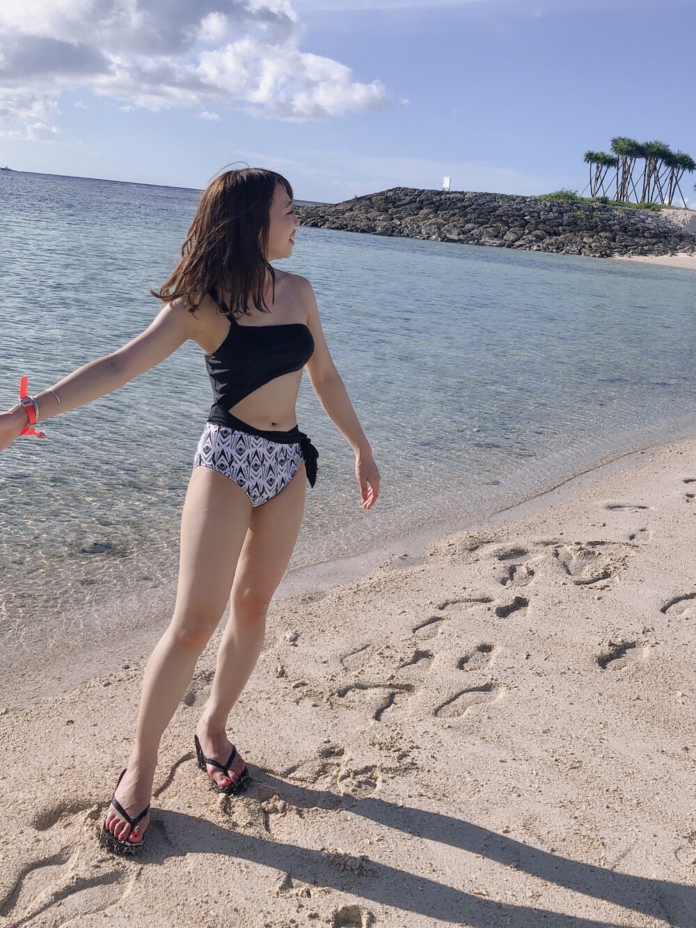 「夏コーデ、ビキニ、水着、黒ビキニ、ワンショルダービキニ、今年最後の海、おしゃれさんと繋がりたい」｜「SAINT FILLEの大人カジュアルっぽいワンピース水着（1P）（水着、ブラック系）」を使った、Machiさん（レディース・150cm）の秋コーディネートの1枚目の写真