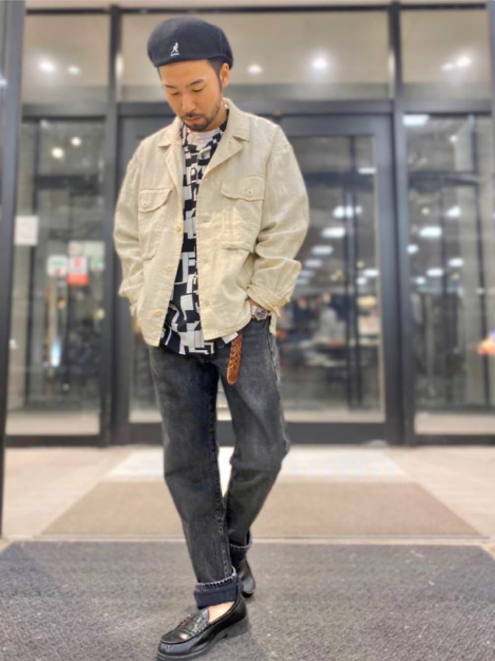 「シンプル、ラフ、ブラック、デニムパンツ、リーバイス501、ライトオン(Right-on)、モノトーンコーデ」｜「KANGOLのアイテム（ハンチング/ベレー帽、ブラック系）」を使った、kjsaaanさん（メンズ・170cm）の夏コーディネートの1枚目の写真
