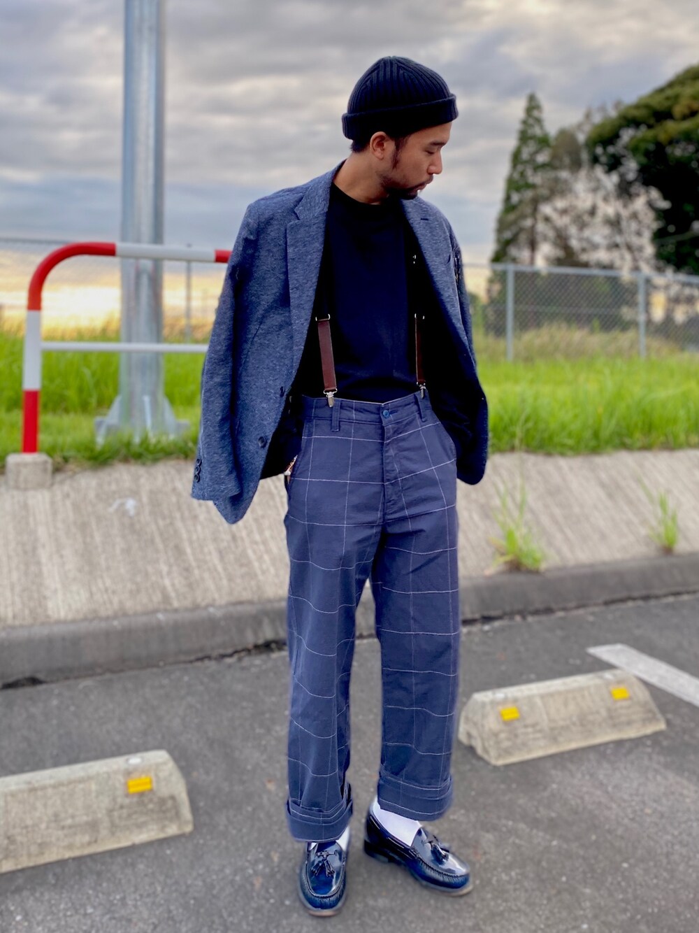 「秋のコーデ、大人カジュアル、ワイドパンツ、タックイン、チェックパンツ、秋服、リラックススタイル、ライトオン、Right-on」｜「Championの【Champion】コットンワッチキャップ （ニットキャップ/ビーニー、ブラック系）」を使った、kjsaaanさん（メンズ・170cm）の秋コーディネートの1枚目の写真