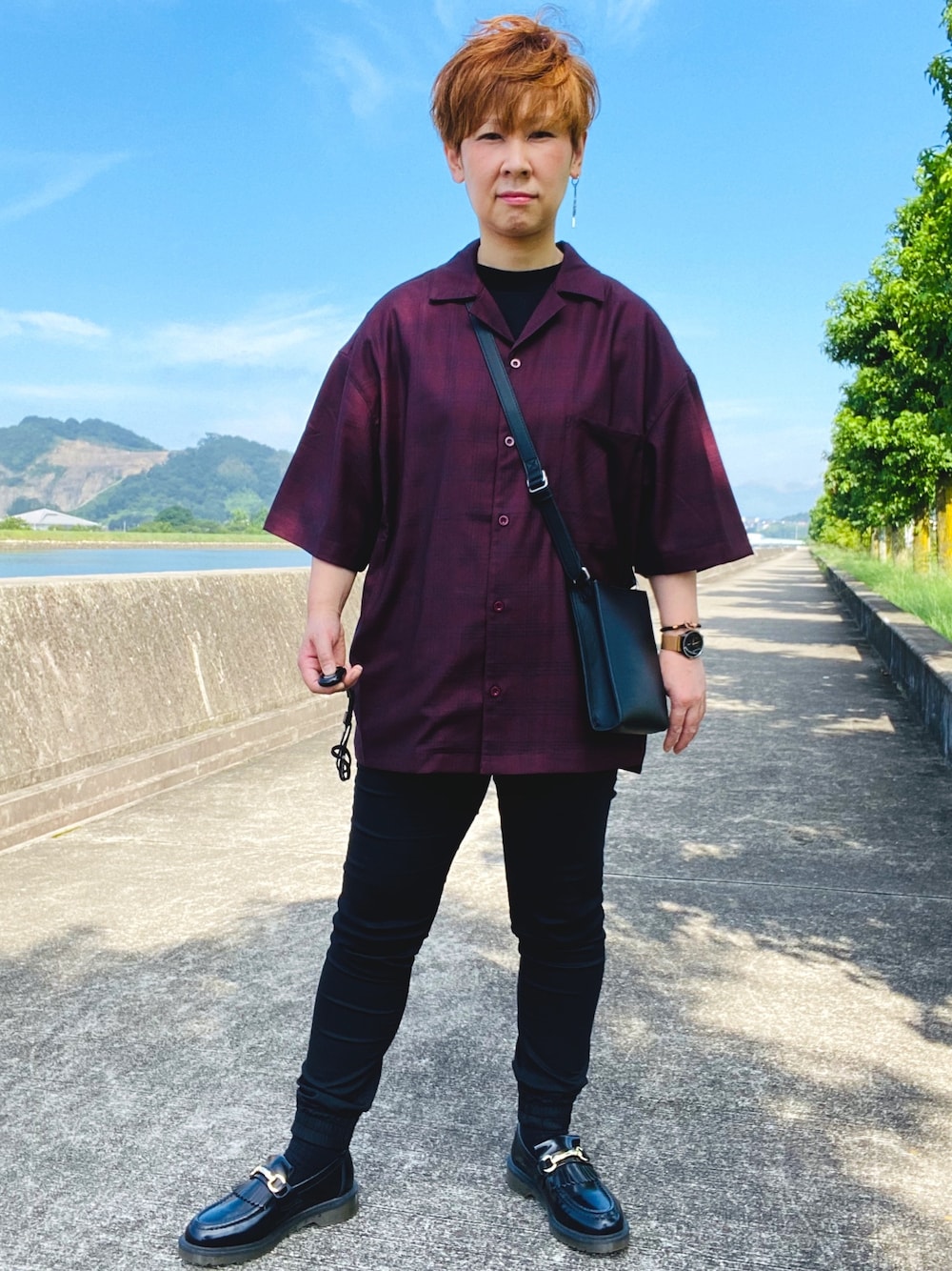 「夏コーデ、ビッグシルエット、オーバーサイズ、オープンカラーシャツ、きれいめカジュアル、ナンバーナイン(NUMBER (N)INE)、ジョガーパンツ、モンキータイム、ビットローファー、ドクターマーチン」｜「Re:のRe: - Tassel A /ピアスカフ（ピアス（片耳用）、シルバー系）」を使った、Tommyさん（レディース・160cm）の夏コーディネートの1枚目の写真
