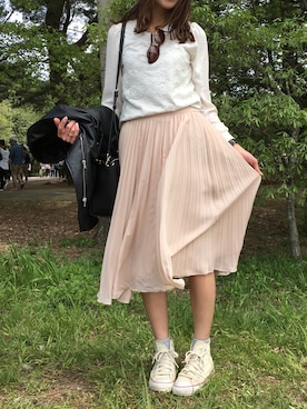 「GU（ジーユー）のアイテム（Skirt、ベージュ系）」を使った、牧野綾花(まっきー)さん（レディース・166cm）の春コーディネート