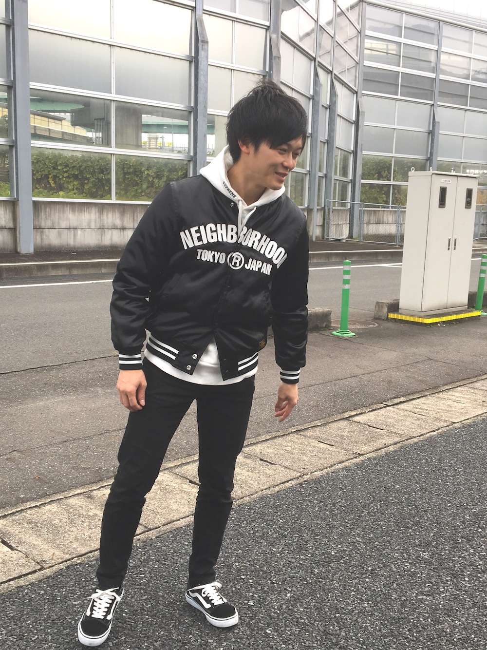 「Supreme のアイテム（パーカー、ホワイト系）」を使った、ユースケさん（メンズ・168cm）の秋コーディネートの1枚目の写真