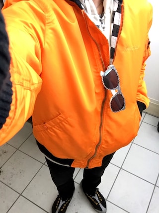 Supreme のMA-1（オレンジ系）を使った人気ファッションコーディネート