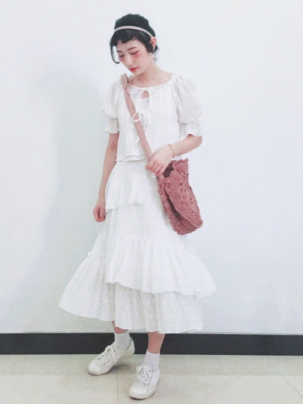 「ホワイト、ブラウス、スカート、ガーリー、セットアップ」｜「one after another NICE CLAUPの【Petite】ribbon blouse（シャツ/ブラウス、ホワイト系）」を使った、yukoさん（レディース・167cm）の夏コーディネートの1枚目の写真