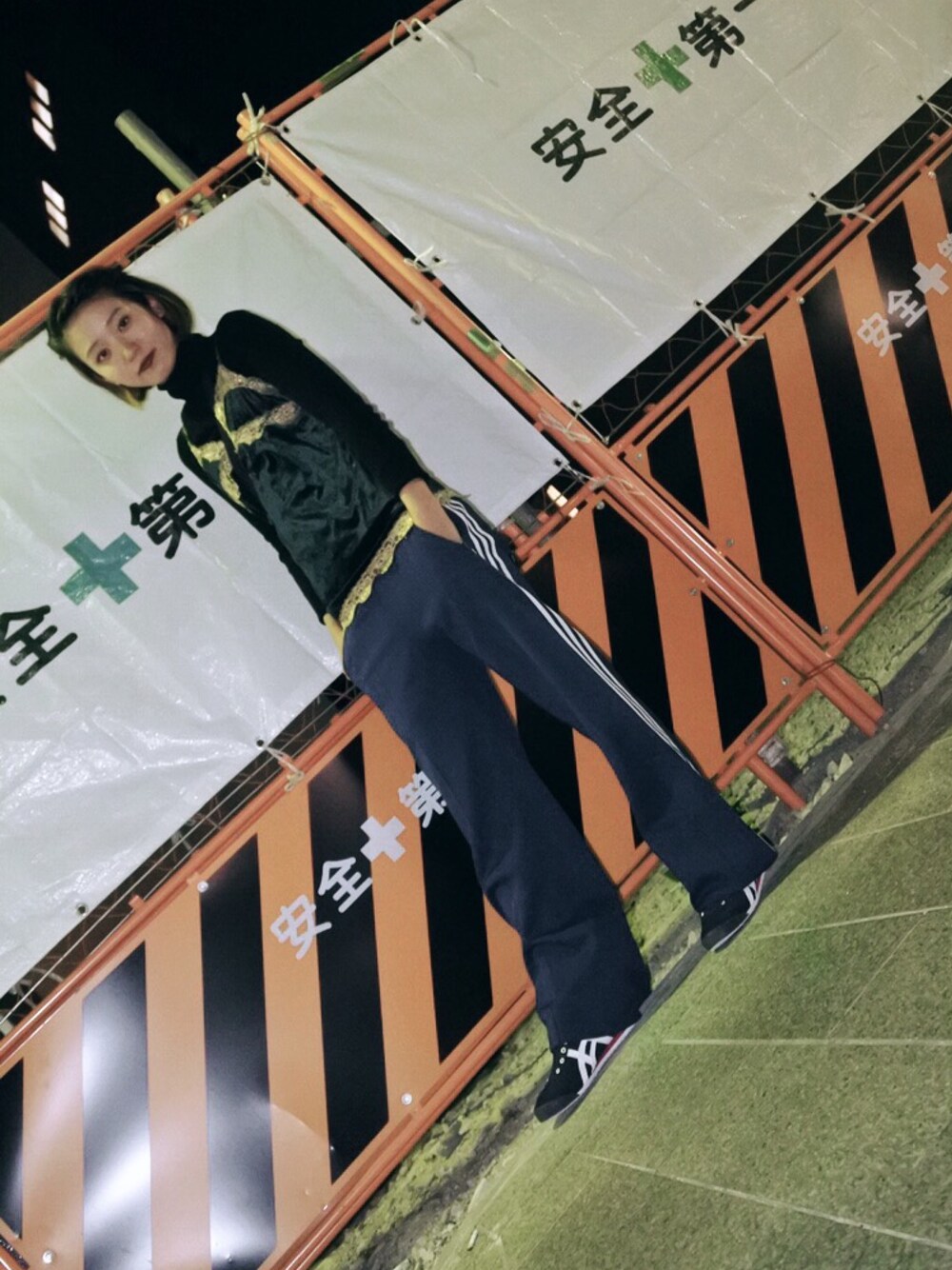 「used、古着、オニツカタイガー、アディダス、adidas、安全第一、Onitsuka Tiger」｜「adidasのアイテム（パンツ、ブルー系）」を使った、naginoさん（レディース・158cm）の秋コーディネートの1枚目の写真