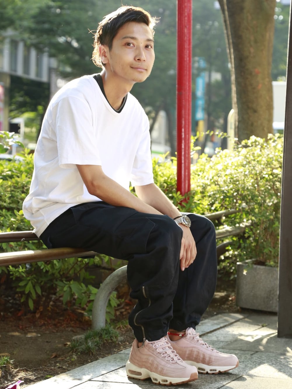 「Acne Studiosのアイテム（Tシャツ/カットソー、ホワイト系）」を使った、Motoさん（メンズ・173cm）の秋コーディネートの1枚目の写真