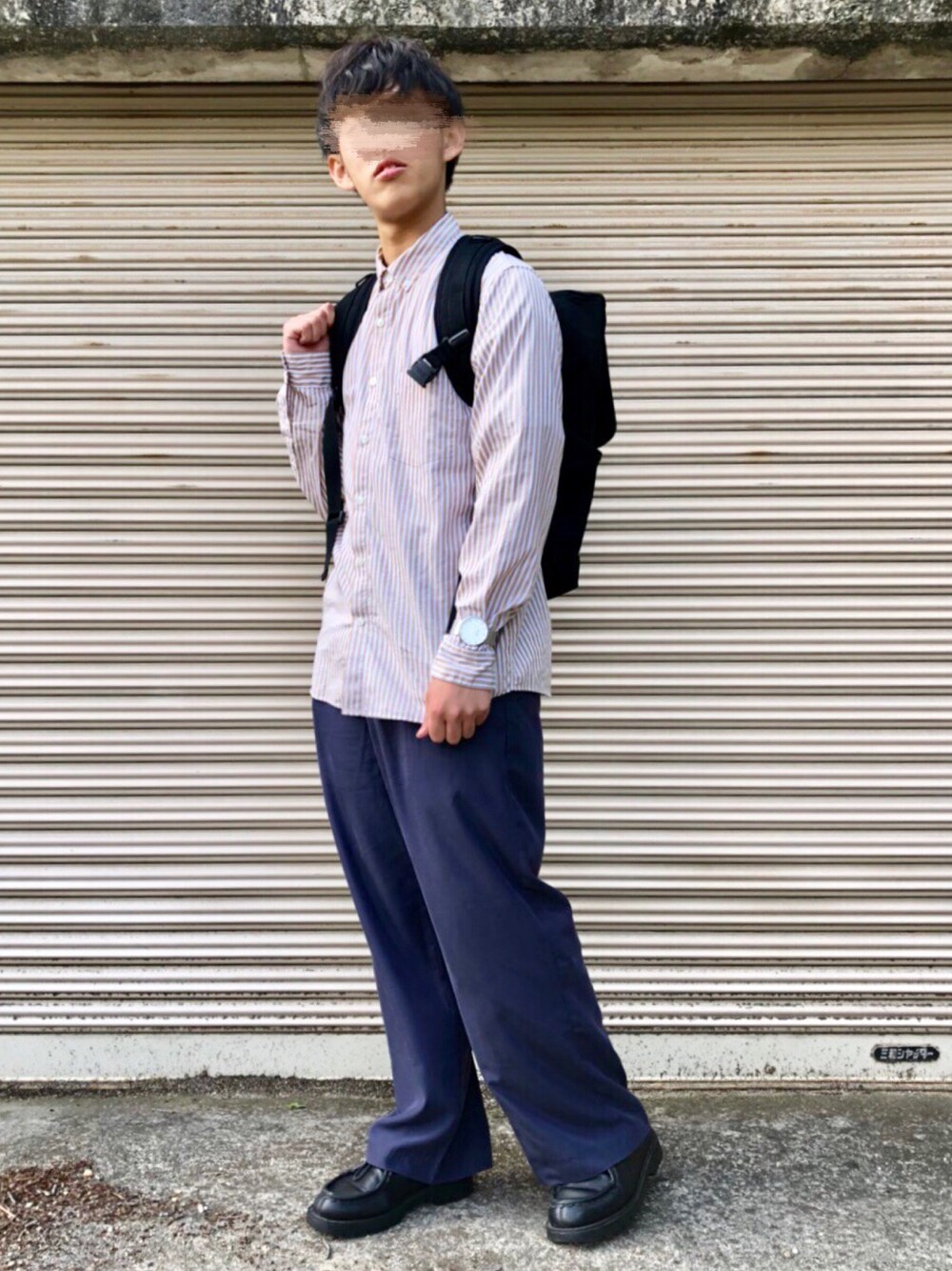 「肌ウーノ、シンプル、ストライプシャツ、グローバルワーク(GLOBAL WORK)、スラックス、SENSEOFPLACE、Manhattan Portage、KLEMAN、お洒落さんとつながりたい、シャツスタイル」｜「GLOBAL WORKのロンドンストライプシャツ/777086（シャツ/ブラウス、ベージュ系）」を使った、ぜっきーさん（メンズ・166cm）の春コーディネートの1枚目の写真