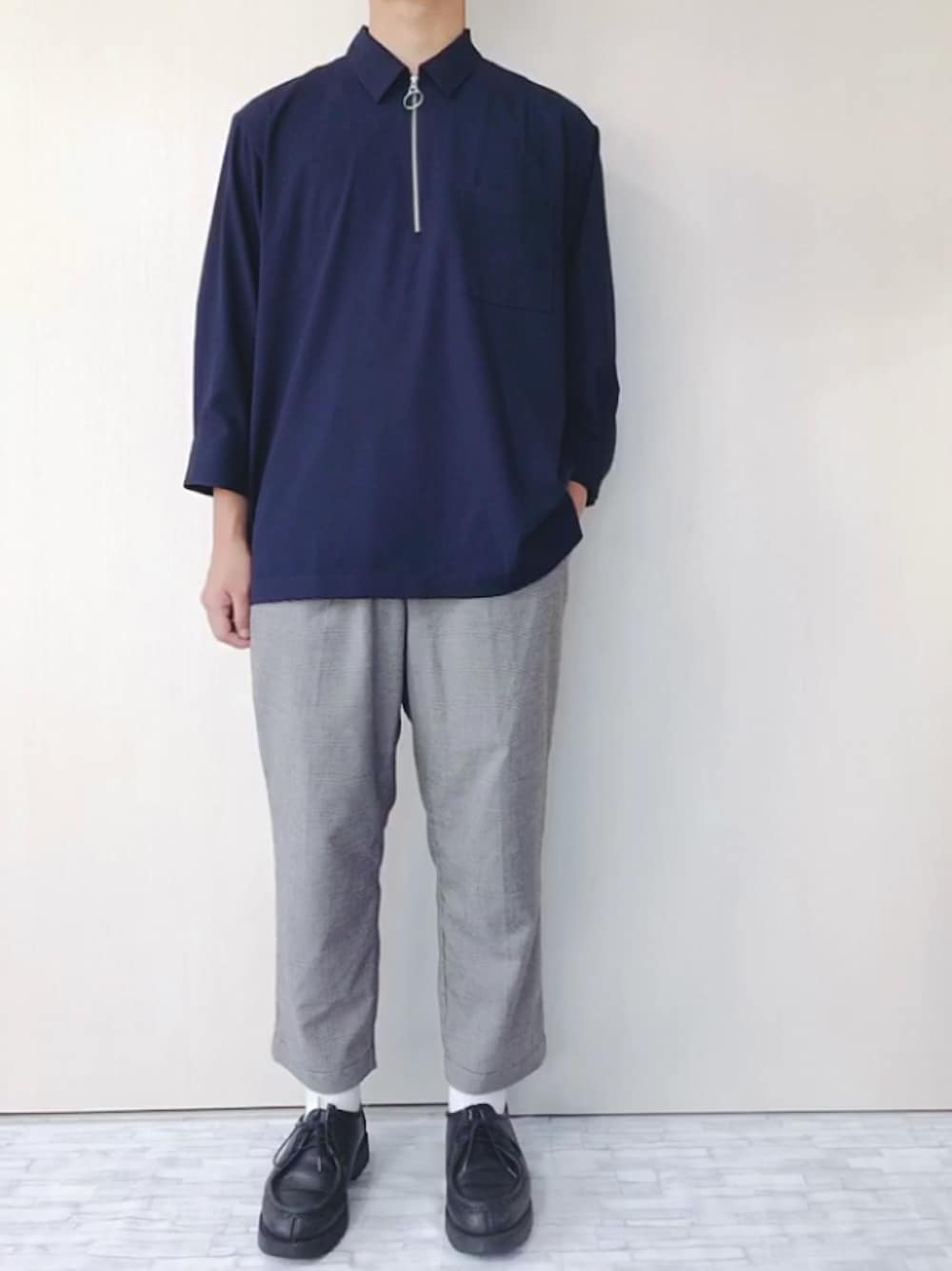 「秋コーデ、ハーフジップ、七分袖、シャツスタイル、リングジップ、千鳥柄、GLOBAL WORK、革靴、プチプラ、キレイめ」｜「GLOBAL WORKのTRハーフZIPシャツプルオーバー/801559（シャツ/ブラウス、ブルー系）」を使った、ぜっきーさん（メンズ・166cm）の夏コーディネートの1枚目の写真
