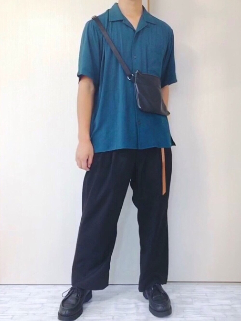 「オープンカラーシャツ、グリーン、GLOBAL WORK、ワイドパンツ、LIDnM、サコッシュ、HARE、ガチャベルト、SENSEOFPLACE、ゆるコーデ」｜「GLOBAL WORKのレーヨンオープンカラーシャツ/802212（シャツ/ブラウス、グリーン系）」を使った、ぜっきーさん（メンズ・166cm）の夏コーディネートの1枚目の写真