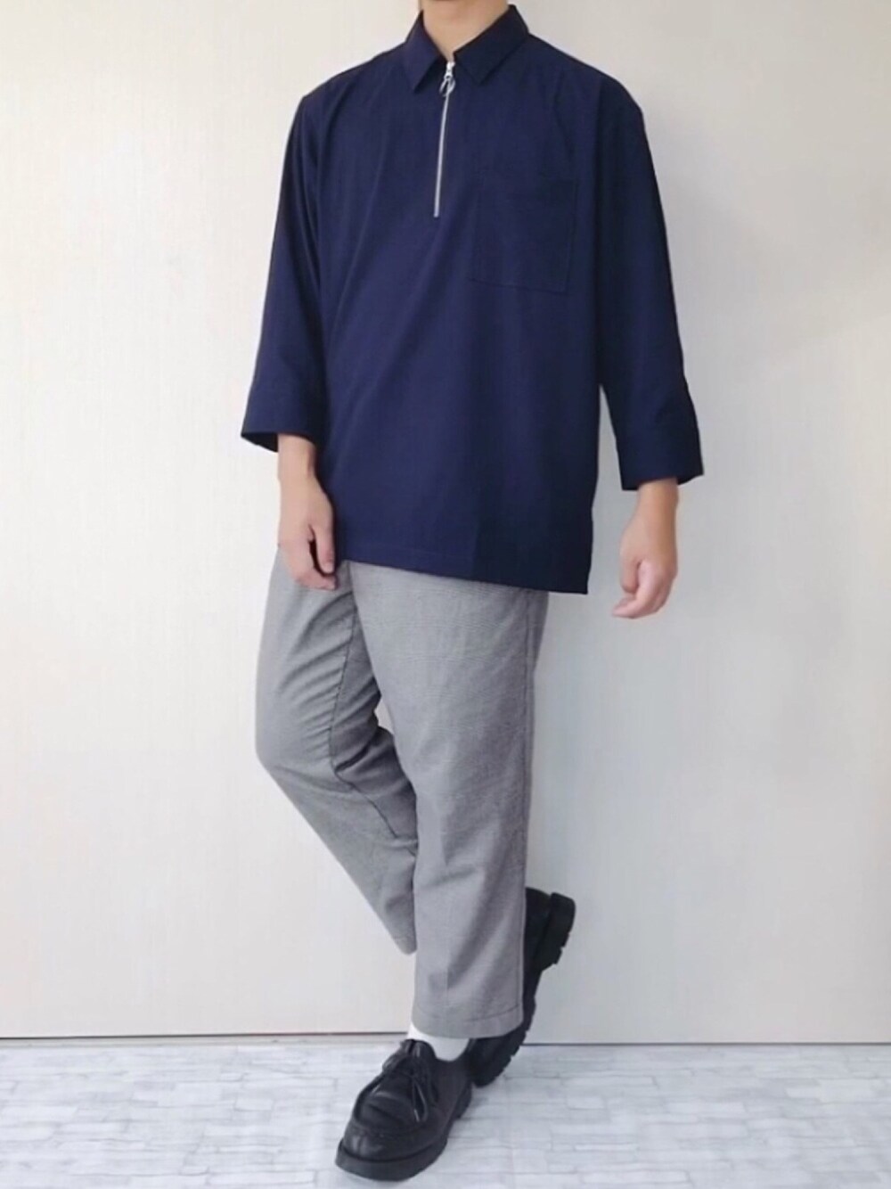 「ハーフジップ、ネイビー×グレー、リングジップ、千鳥柄、GLOBAL WORK、シンプルコーデ、プチプラ、お洒落さんとつながりたい、革靴、キレイめ」｜「GLOBAL WORKのTRハーフZIPシャツプルオーバー/801559（シャツ/ブラウス、ブルー系）」を使った、ぜっきーさん（メンズ・166cm）の夏コーディネートの1枚目の写真