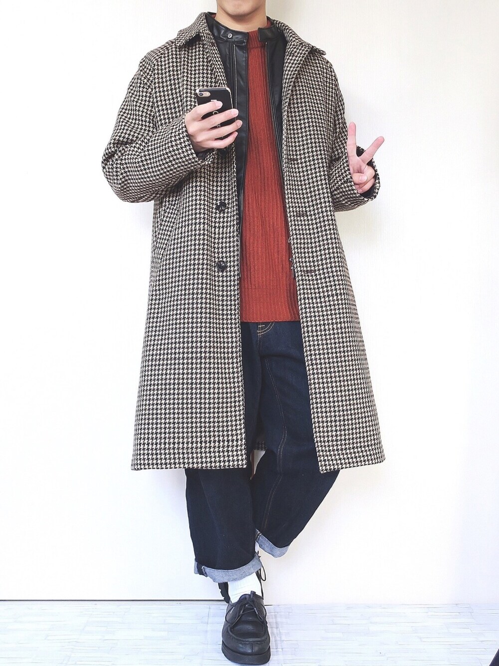 「チェックコート、coen、ライダース、UNIQLO、ニット、デニム、GU、革靴、プチプラ、アウターONアウター」｜「coenのガンクラブチェックロングステンカラーコート（ステンカラーコート、ブラウン系）」を使った、ぜっきーさん（メンズ・166cm）の冬コーディネートの1枚目の写真