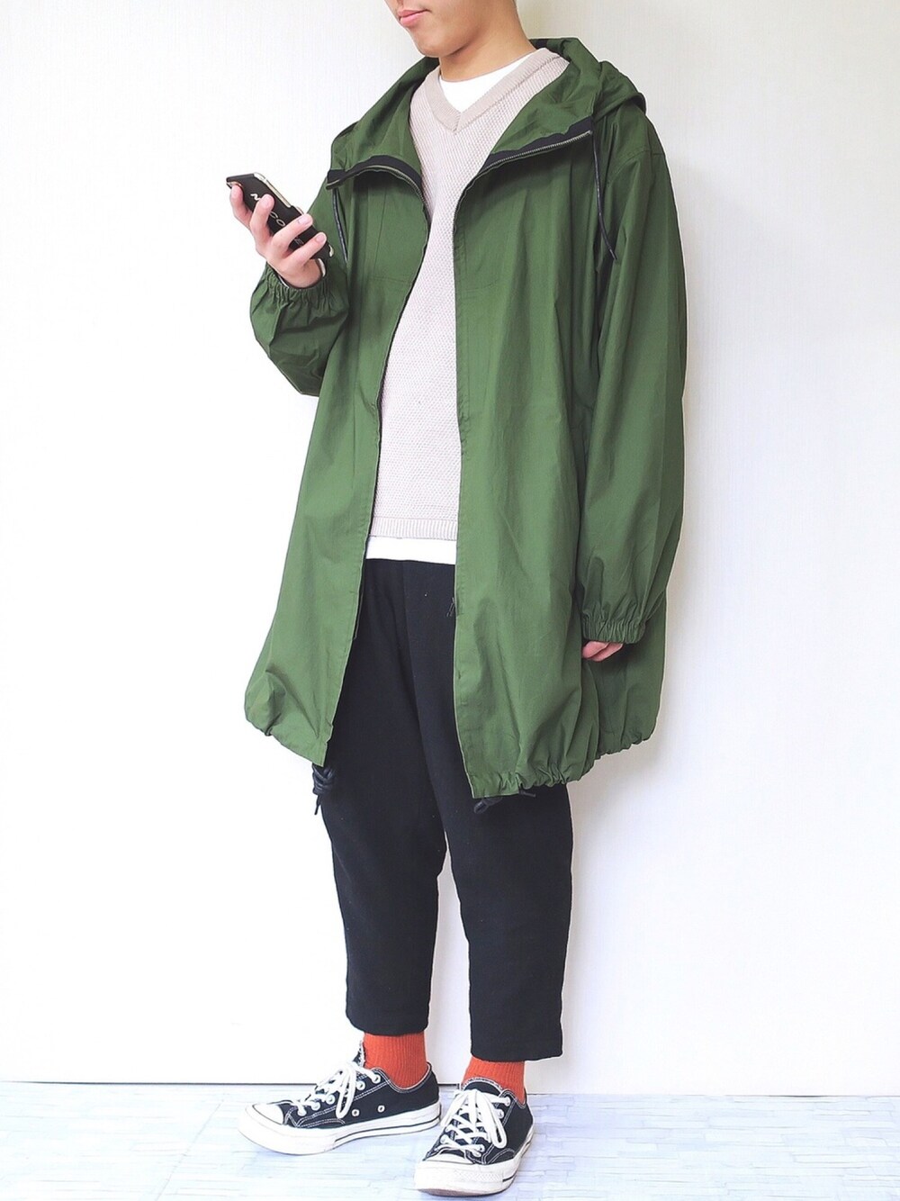 「レイヤードstyle、ミリタリー、モッズコート、白Tシャツ、niko and ...、ニットベスト、LIDnM、テーパードパンツ、HARE、converse」｜「niko and...のフィールドパーカー（その他アウター、グリーン系）」を使った、ぜっきーさん（メンズ・166cm）の冬コーディネートの1枚目の写真