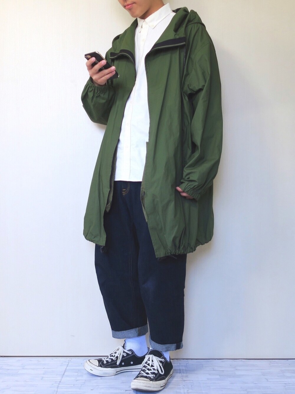 「平成最後のWEARISTAセンバツ、モッズコート、カーキ、niko and ...、白シャツ、GLOBAL WORK、ワイドデニム、GU、converse、きれいめカジュアル」｜「niko and...のフィールドパーカー（その他アウター、グリーン系）」を使った、ぜっきーさん（メンズ・166cm）の春コーディネートの1枚目の写真