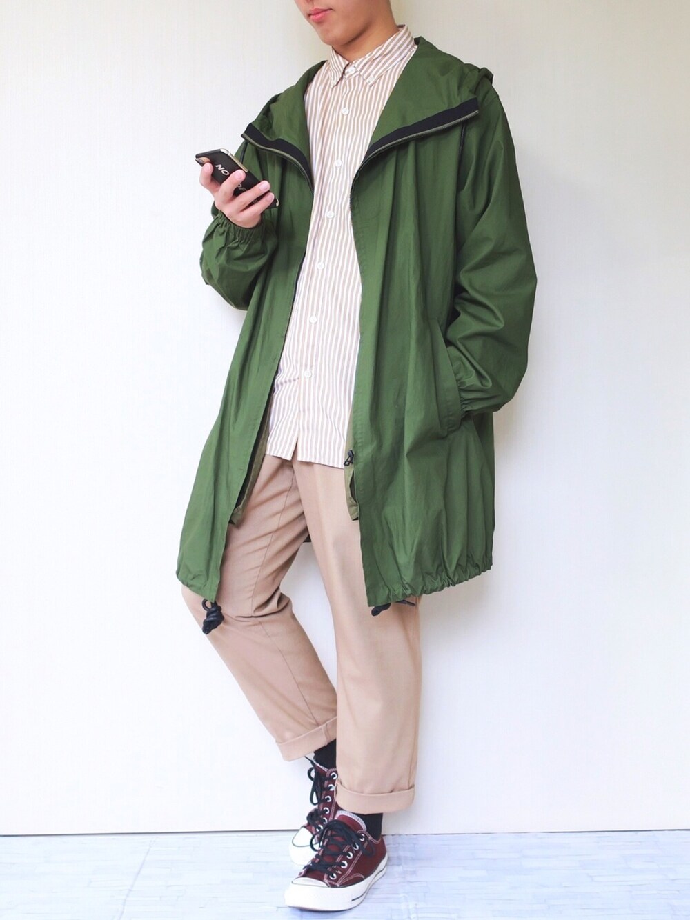 「平成最後のWEARISTAセンバツ、カーキ、モッズコート、niko and ...、ストライプシャツ、テーパードパンツ、ベージュ、GLOBAL WORK、converse、きれいめカジュアル」｜「niko and...のフィールドパーカー（その他アウター、グリーン系）」を使った、ぜっきーさん（メンズ・166cm）の春コーディネートの1枚目の写真