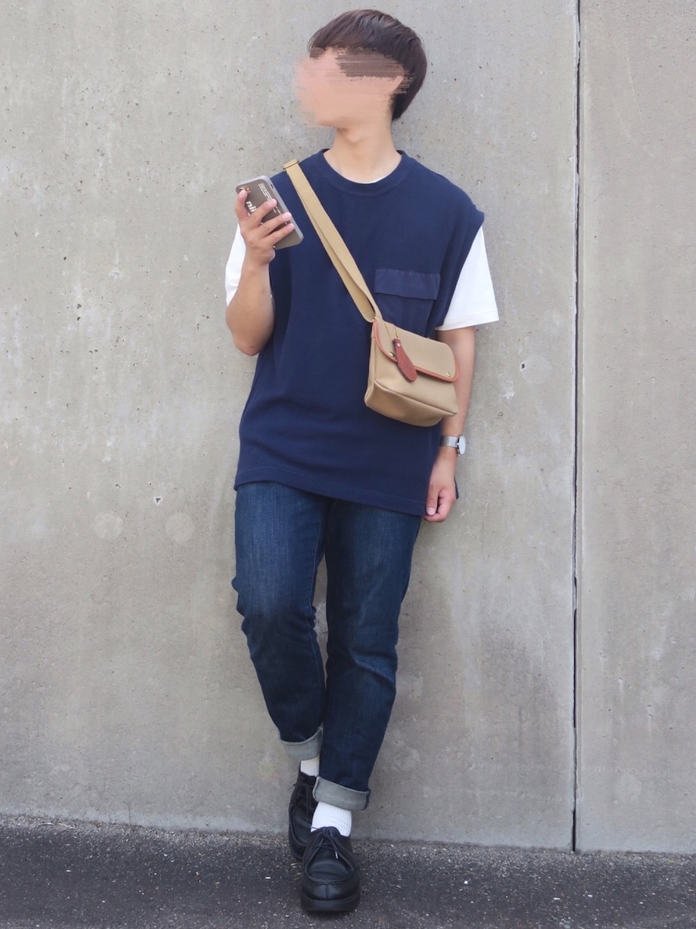 「白Tシャツ、GLOBAL WORK、ニットベスト、niko and ...、zozoデニム、革靴、KLEMAN、BRADY、きれいめカジュアル、おしゃれさんと繋がりたい」｜「GLOBAL WORKのUSAコットンTEE【吸水速乾】/782663（Tシャツ/カットソー、ホワイト系）」を使った、ぜっきーさん（メンズ・165cm）の夏コーディネートの1枚目の写真