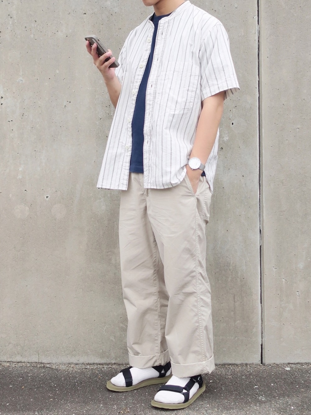 「ノーカラーシャツ、ストライプシャツ、ワイドパンツ、アイボリー、MHL.、Tシャツ、Danton、サンダル、teva、きれいめカジュアル」｜「MHL.のYARN DYE COTTON LINEN（シャツ/ブラウス、ベージュ系）」を使った、ぜっきーさん（メンズ・165cm）の夏コーディネートの1枚目の写真