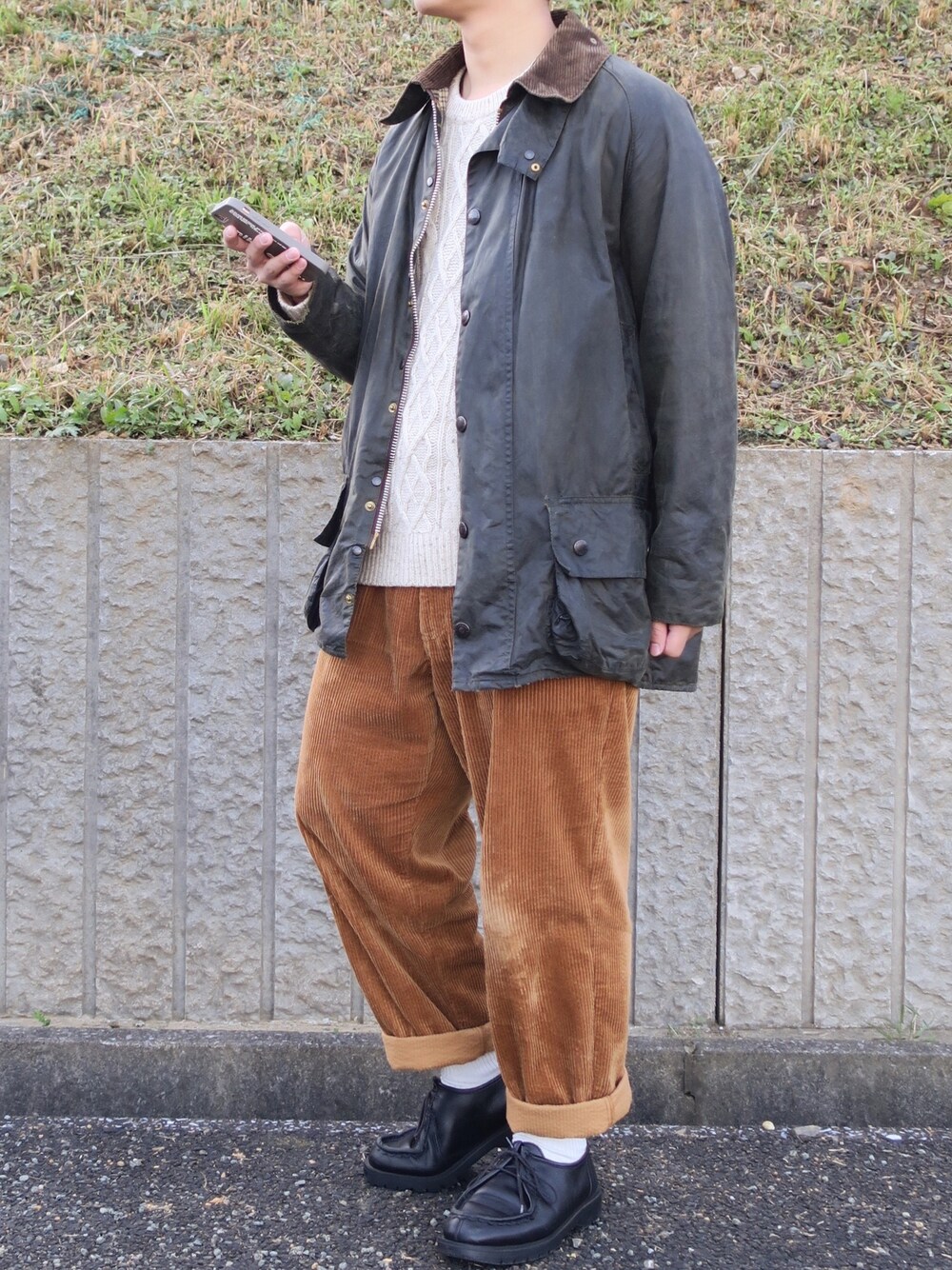 「barbour、ブルゾン、ケーブルニット、GLOBAL WORK、コーデュロイパンツ、Dickies、niko and ...、革靴、KLEMAN、きれいめカジュアル」｜「Barbourのアイテム（ブルゾン、グリーン系）」を使った、ぜっきーさん（メンズ・166cm）の秋コーディネートの1枚目の写真