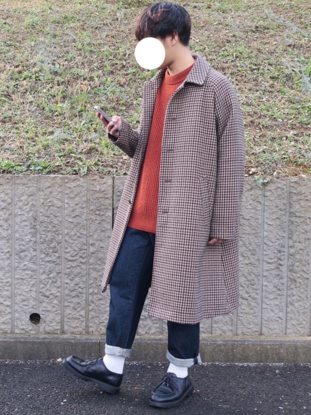 「チェックコート、coen、ニット、GU、テーパードデニム、UNIQLO、革靴、KLEMAN、キレイめ、秋冬コーデ」｜「coenのガンクラブチェックロングステンカラーコート（ステンカラーコート、ブラウン系）」を使った、ぜっきーさん（メンズ・166cm）の冬コーディネートの1枚目の写真