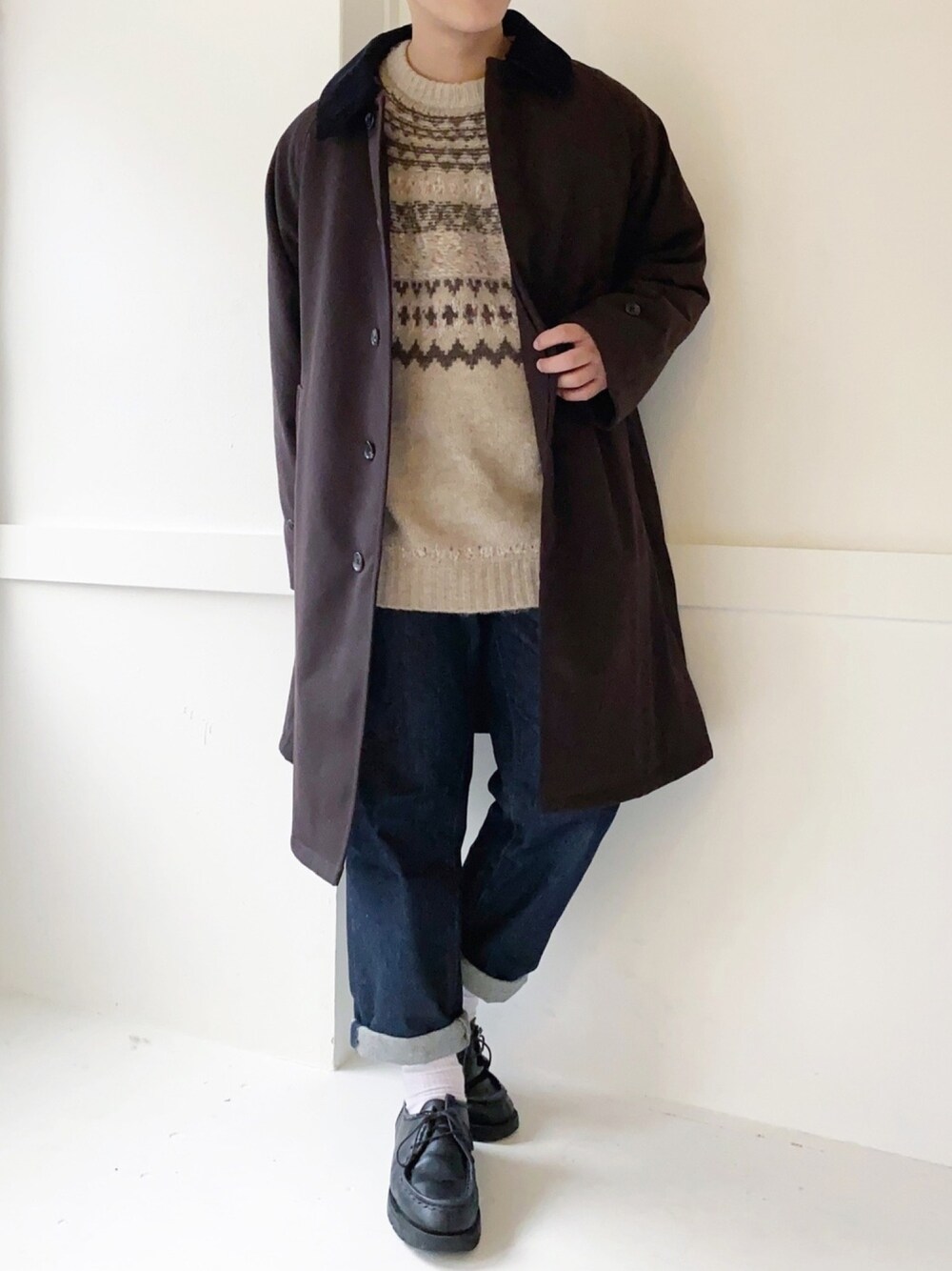 「ステンカラーコート、Steven Alan、ノルディック柄、niko and ...、テーパードデニム、UNIQLO、革靴、KLEMAN、きれいめカジュアル、秋冬コーデ」｜「Steven Alanの＜Steven Alan＞ VNTG 2WAY BAL COLLAR COAT/コート（ステンカラーコート、ブラウン系）」を使った、ぜっきーさん（メンズ・165cm）の冬コーディネートの1枚目の写真