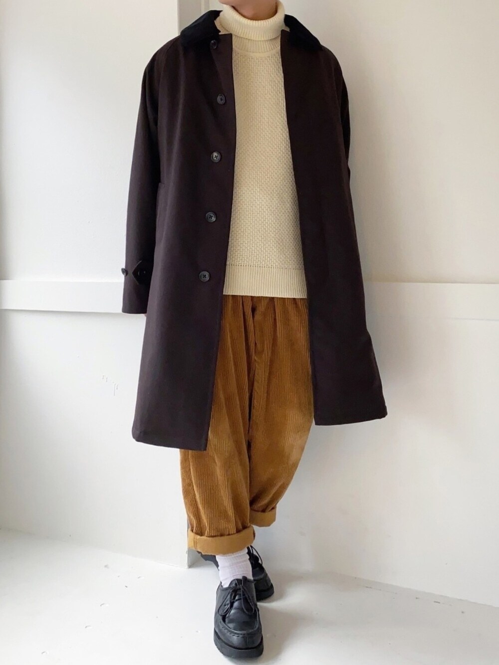 「冬アウター着回しチャレンジ、ステンカラーコート、Steven Alan、タートルネックニット、UNIQLO、コーデュロイパンツ、niko and ...、Dickies、革靴、KLEMAN」｜「Steven Alanの＜Steven Alan＞ VNTG 2WAY BAL COLLAR COAT/コート（ステンカラーコート、ブラウン系）」を使った、ぜっきーさん（メンズ・165cm）の冬コーディネートの1枚目の写真